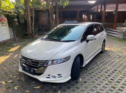 2012 Honda Odyssey 2.4 Putih - Jual mobil bekas di DI Yogyakarta