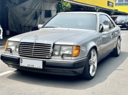 1990 Mercedes-Benz 300CE C124 3.0 Automatic Silver - Jual mobil bekas di DKI Jakarta