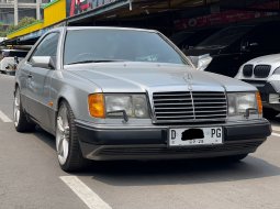 1990 Mercedes-Benz 300CE C124 3.0 Automatic Abu-abu - Jual mobil bekas di DKI Jakarta