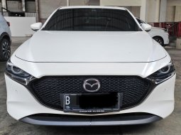 2020 Mazda 3 Hatchback Putih - Jual mobil bekas di DKI Jakarta