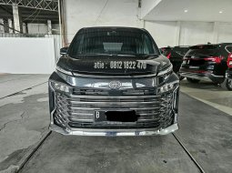 2022 Toyota Voxy 2.0 A/T Hitam - Jual mobil bekas di Jawa Barat