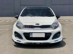 2014 Kia Rio 1.4 Automatic Putih - Jual mobil bekas di DKI Jakarta