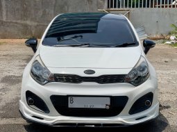 2014 Kia Rio 1.4 Automatic Putih - Jual mobil bekas di DKI Jakarta