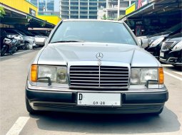 1990 Mercedes-Benz 300CE C124 3.0 Automatic Silver - Jual mobil bekas di DKI Jakarta