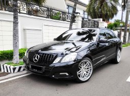 2010 Mercedes-Benz E-Class 250 Hitam - Jual mobil bekas di DKI Jakarta