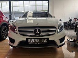 2015 Mercedes-Benz GLA 200 Gasoline Putih - Jual mobil bekas di Jawa Barat