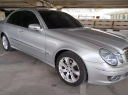 2009 Mercedes-Benz E-Class E 230 Silver - Jual mobil bekas di DKI Jakarta