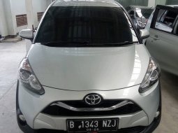 2020 Toyota Sienta V Silver - Jual mobil bekas di DKI Jakarta