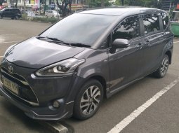 2017 Toyota Sienta Q CVT Abu-abu - Jual mobil bekas di DKI Jakarta