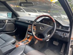 1990 Mercedes-Benz 300CE C124 3.0 Automatic Silver - Jual mobil bekas di DKI Jakarta