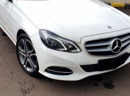 2015 Mercedes-Benz E-Class 250 Putih - Jual mobil bekas di DKI Jakarta