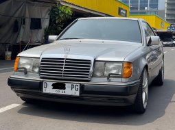 1990 Mercedes-Benz 300CE C124 3.0 Automatic Silver - Jual mobil bekas di DKI Jakarta