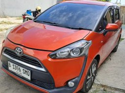 2017 Toyota Sienta V Orange - Jual mobil bekas di Banten