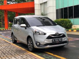 2020 Toyota Sienta V CVT Silver - Jual mobil bekas di Banten