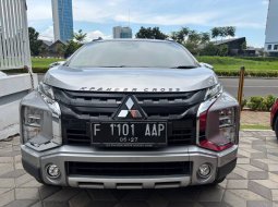 2022 Mitsubishi Xpander Cross AT Abu-abu - Jual mobil bekas di Jawa Barat