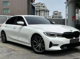 2020 BMW 3 Series 320i Putih - Jual mobil bekas di DKI Jakarta