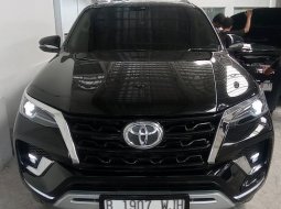 2022 Toyota Fortuner VRZ Hitam - Jual mobil bekas di Banten