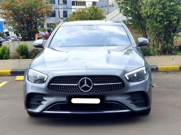 2023 Mercedes-Benz E-Class E 300 Abu-abu - Jual mobil bekas di DKI Jakarta