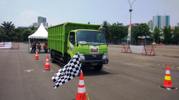 160 Pengemudi Truk Ikuti Safety Driving Competition Di Jakarta Yang Diadakan Hino