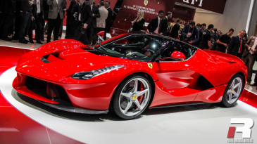 85 Mobil Sport Ferrari Ditarik Kembali Kenapa?