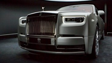 Agustus 2018: Rolls-Royce Phantom VIII