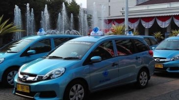 Berapa Tarif Taksi Mobilio Blue Bird?