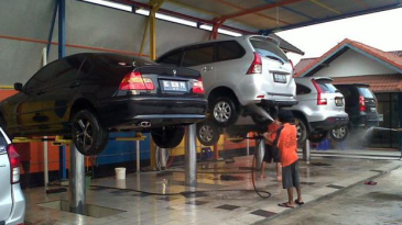Beberapa Hal Yang Tidak Boleh Dilakukan Saat mencuci Mobil