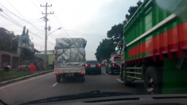Tips Hemat Kopling Mobil saat Jalan Macet dan Tanjakan