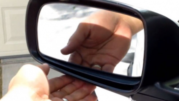 Tips Mudah Membersihkan Spion Mobil Bebas Jamur