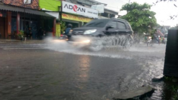 Waspada, Mobil Bisa Saja Karatan Saat Terkena Air Hujan