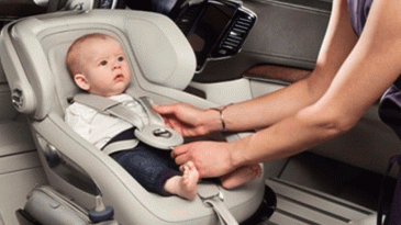 Tips Agar Bayi Nyaman Saat Pergi Liburan Dengan Mobil