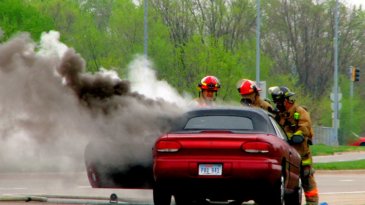 Cuaca Panas Melanda, 10 Penyebab Mobil Terbakar Tiba-Tiba