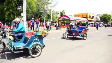 Melihat Aksi Balap Becak Motor, Sidecar dengan Kearifan Lokal