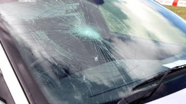 Penyebab Kerusakan Kaca Depan Mobil Dan Cara Menghindarinya