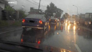 Turun Hujan Deras, Hindari Hal Ini Ketika Mengemudi Mobil Demi Keamanan