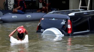 Waspada, Beberapa Resiko Mobil Terkena Banjir Yang Perlu Diketahui!