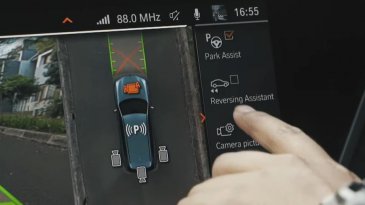 Mengenal Fitur Mundur Otomatis, 3D View Camera dan Reversing Assistant Pada BMW X7
