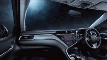 Mobil Sedan Premium Toyota Camry Hybrid, Desain Mewah Dengan Fitur Mumpuni