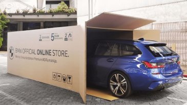 Unik, Membeli Mobil BMW Secara Online Pengiriman Dengan Kardus Besar Dan Tebal
