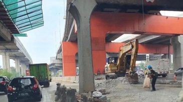 Usai Libur Lebaran, Pembongkaran JPO KM 10+550 Ruas Jakarta-Cikampek Dilanjutkan