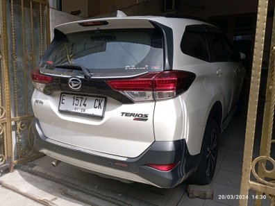 2018 Daihatsu Terios R A/T Deluxe Putih - Jual mobil bekas di Banten