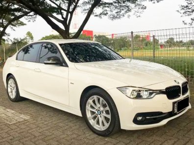 2017 BMW 3 Series 320i M Sport Putih - Jual mobil bekas di Banten