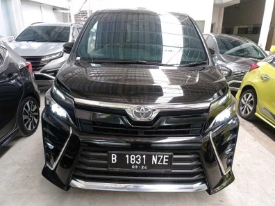 2019 Toyota Voxy 2.0 A/T Hitam - Jual mobil bekas di Banten