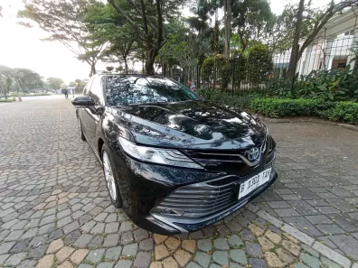 2020 Toyota Camry 2.5 Hybrid Hitam - Jual mobil bekas di DKI Jakarta