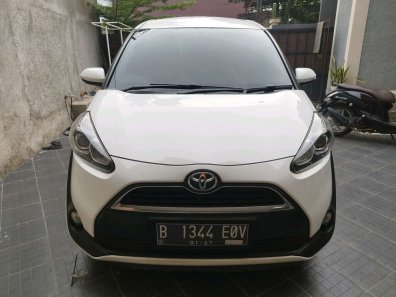 2017 Toyota Sienta V CVT Putih - Jual mobil bekas di Jawa Barat