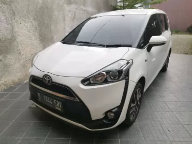 2017 Toyota Sienta V CVT Putih - Jual mobil bekas di Banten