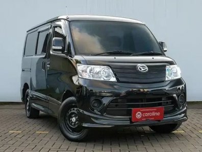 2022 Daihatsu Luxio 1.5 D M/T Hitam - Jual mobil bekas di DKI Jakarta