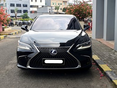 2019 Lexus ES 300h Ultra Luxury Hitam - Jual mobil bekas di DKI Jakarta