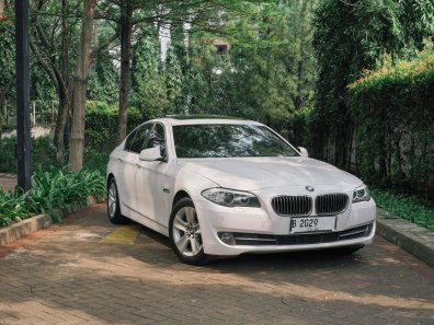 2011 BMW 5 Series 528i Putih - Jual mobil bekas di DKI Jakarta