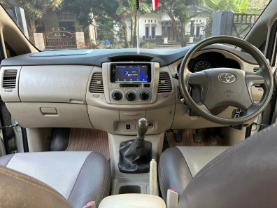 2013 Toyota Kijang Innova E Silver - Jual mobil bekas di Jawa Tengah